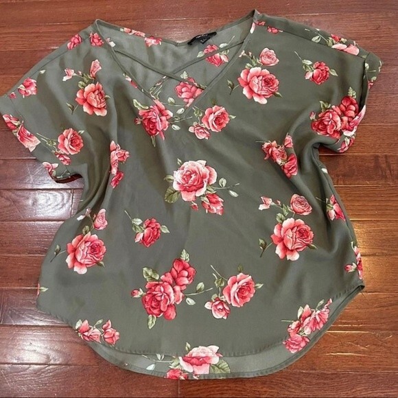 Army green and pink floral top size large - Picture 2 of 7